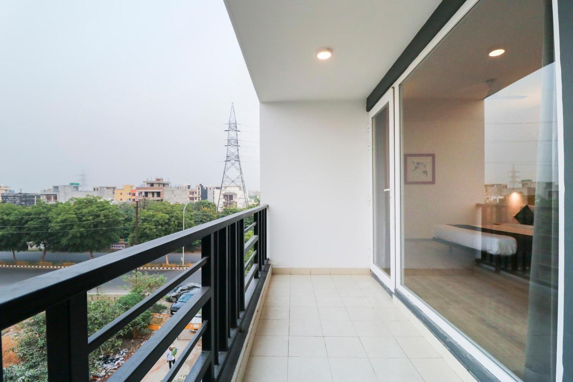 Готель Townhouse Noida Sector 71 Near Iskcon Temple Noida Indirapuram Екстер'єр фото